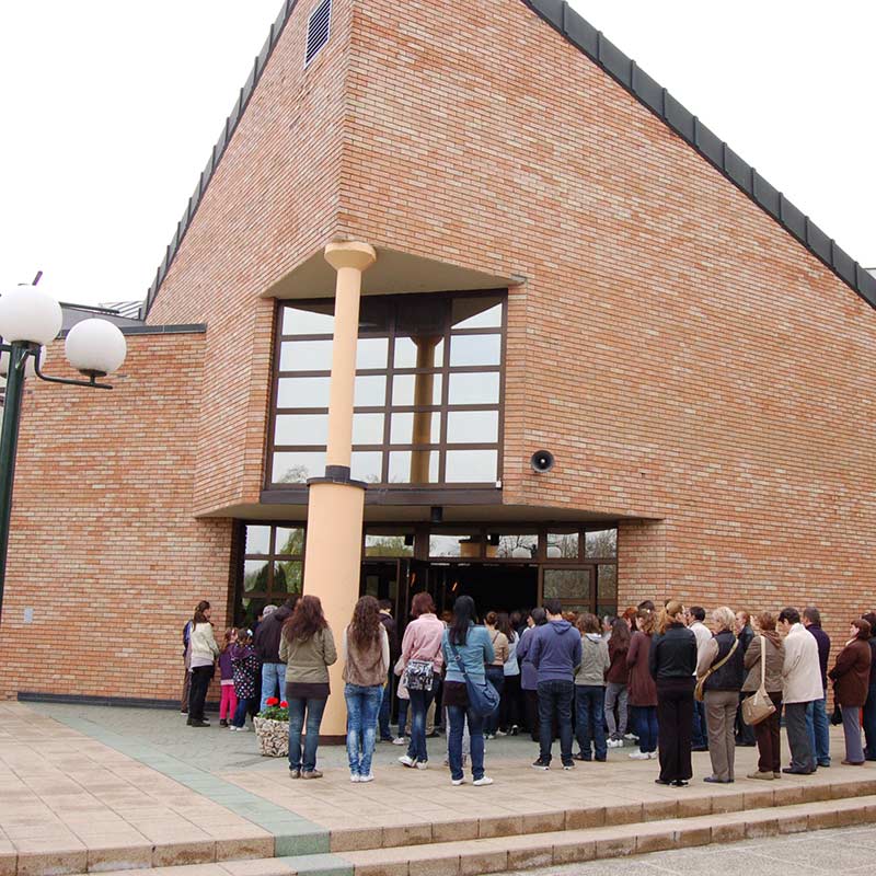 Kirchenbesucher in Vinkovci