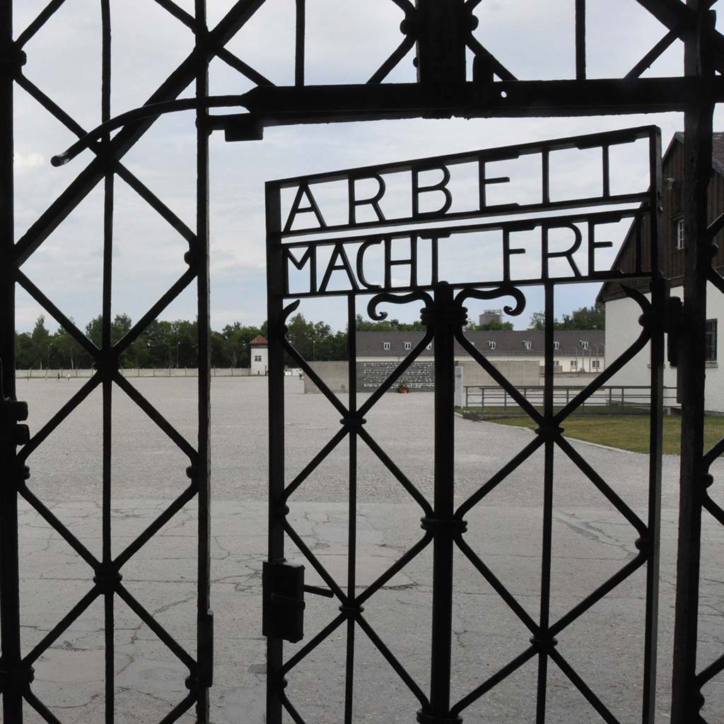 In Den Priesterbaracken Des Kz Dachau Pallottiner
